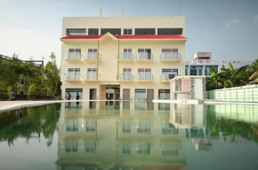 I Light Beach Resort